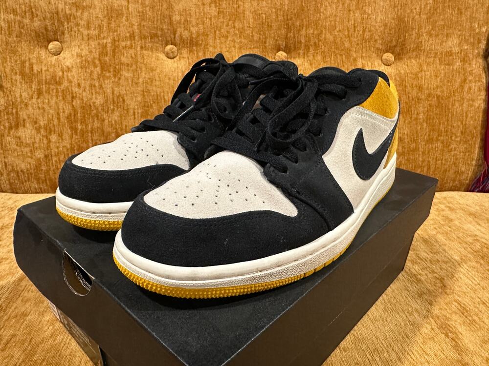 Air Jordan 1 Low University Gold/Black Sail - Size 9 w/ Box